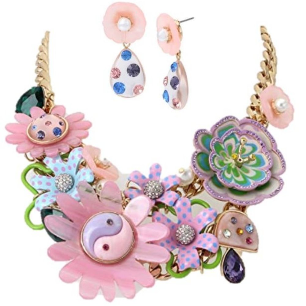 NWT Betsey Johnson Flower Bejeweled Necklace & Flower Pearl Earring Set